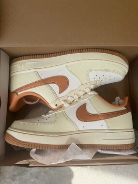 Nike Women’s Athletic Shoes - Cream and Brown